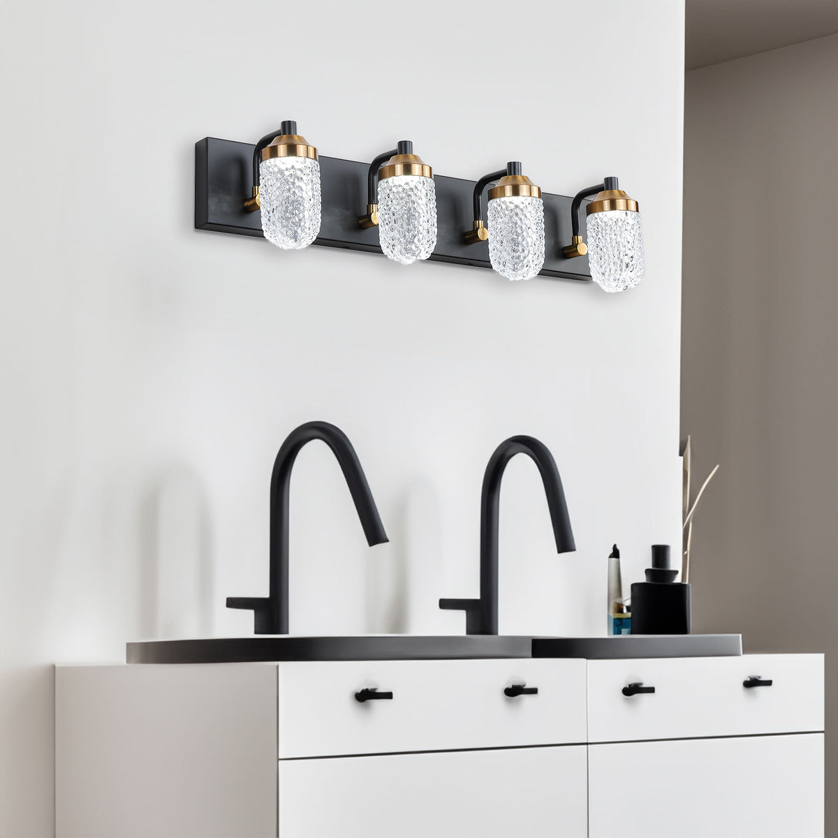 4-bulb LED vanity light for bathroom